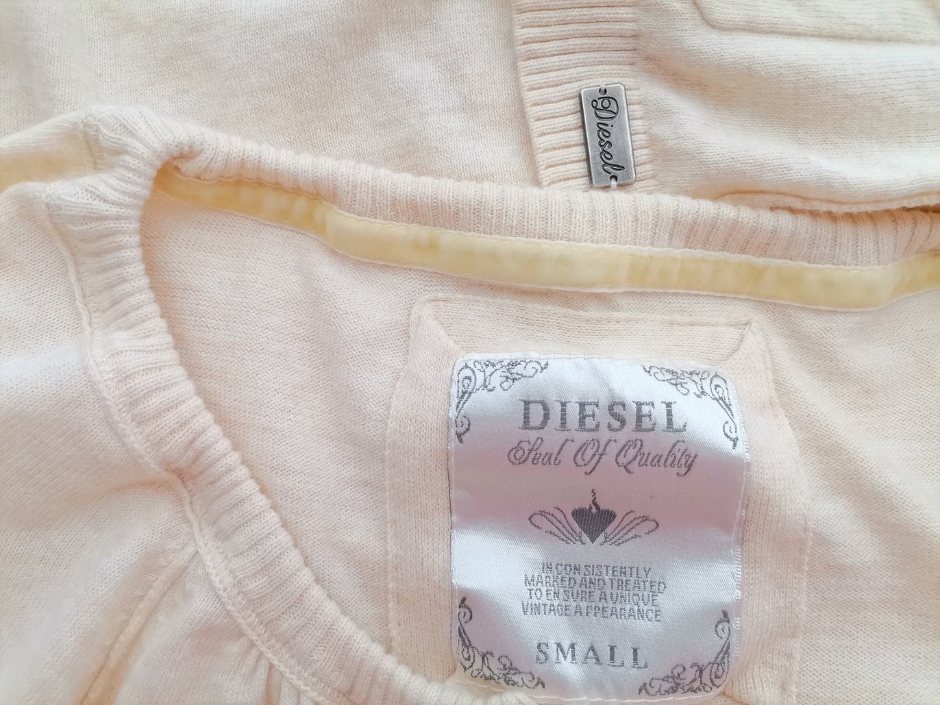 IMG_20220519_140115.jpg Diesel Rozmiar S Kolor Kremowy Keyhole Crew Neck Kardigan Zapinany Długi rękaw Materiał Bawełna 100% Cienka dzianina