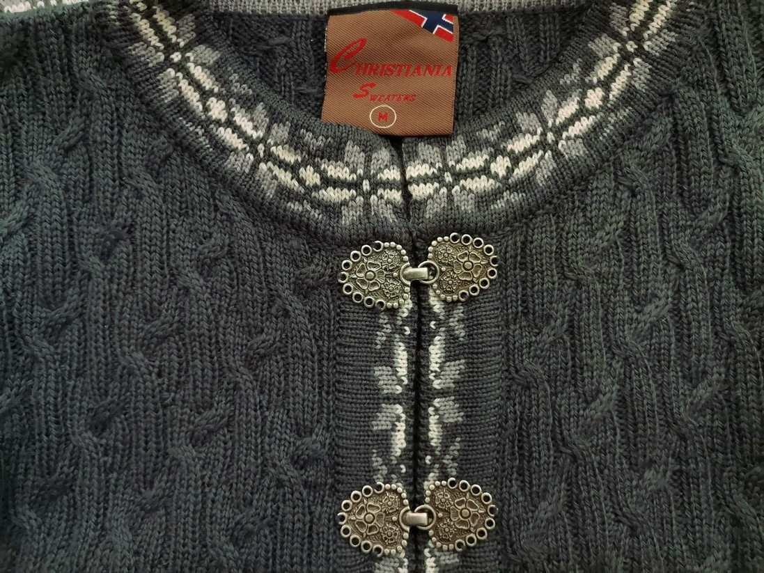 IMG_20220525_140410.jpg Christiania Sweaters Rozmiar M Kolor Zielony Okrągły dekolt Długi Zapinany Kardigan Długi rękaw Materiał Wełna Jagnięca Dzianina kablowa