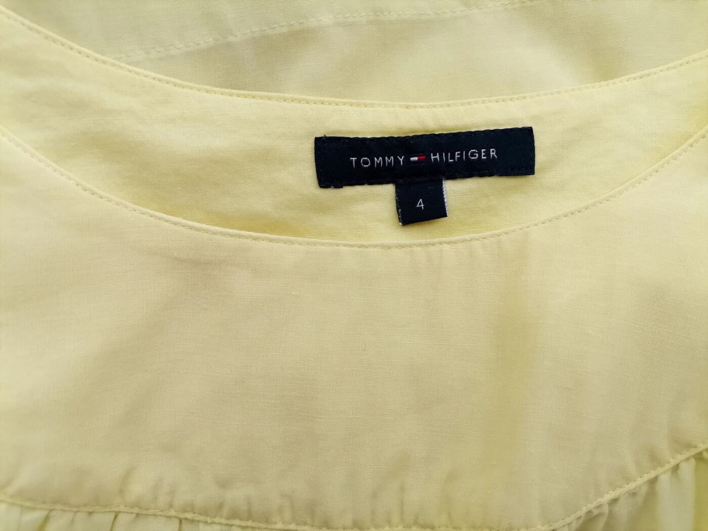 IMG_20220526_122544.jpg Tommy hilfiger Rozmiar 4 (36) Kolor Żółty Okrągły dekolt Bluzka Bezrękawnik Materiał Bawełna