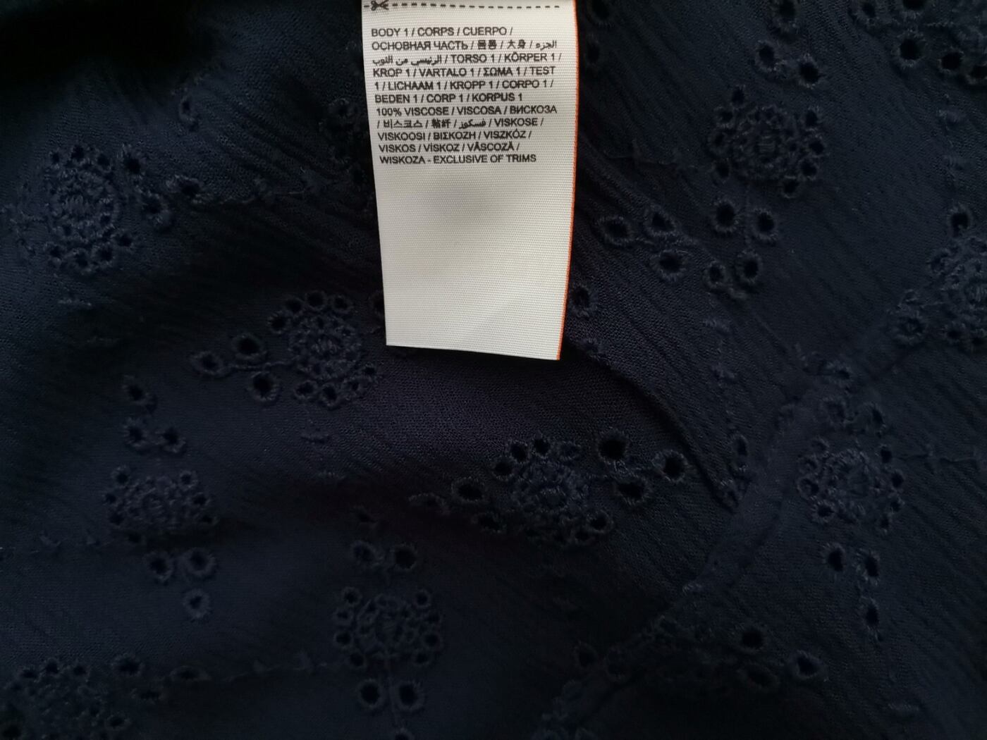 IMG_20220526_135442.jpg Superdry Rozmiar S Kolor Granatowy Kołnierz Bluzka Zapinana Bezrękawnik Materiał Wiskoza 100%