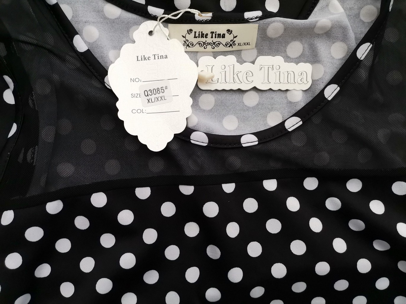 Like Tina Fashion Rozmiar XL/XXL Kolor Czarny Grochy Okrągły dekolt Sukienka Prostokątna Bezrękawnik Do Kolan Like Tina Fashion Rozmiar XL/XXL Kolor Czarny Grochy Okrągły dekolt Sukienka Prostokątna Bezrękawnik Do Kolan
