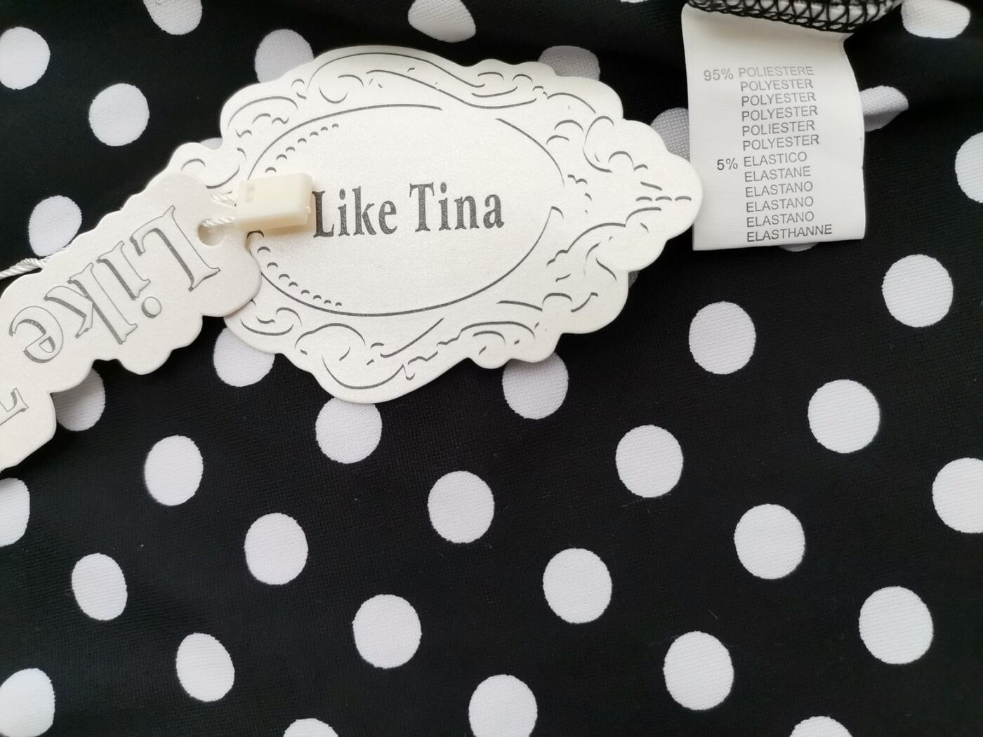 Like Tina Fashion Rozmiar XL/XXL Kolor Czarny Grochy Okrągły dekolt Sukienka Prostokątna Bezrękawnik Do Kolan Like Tina Fashion Rozmiar XL/XXL Kolor Czarny Grochy Okrągły dekolt Sukienka Prostokątna Bezrękawnik Do Kolan