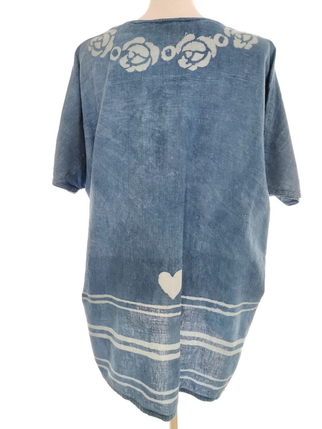 Anokhi Rozmiar FREE SIZE (50/52) Kolor Niebieski Pasy W serek Tunika Bluzka Krótki rękaw Materiał Bawełna 100% Anokhi Rozmiar FREE SIZE (50/52) Kolor Niebieski Pasy W serek Tunika Bluzka Krótki rękaw Materiał Bawełna 100%