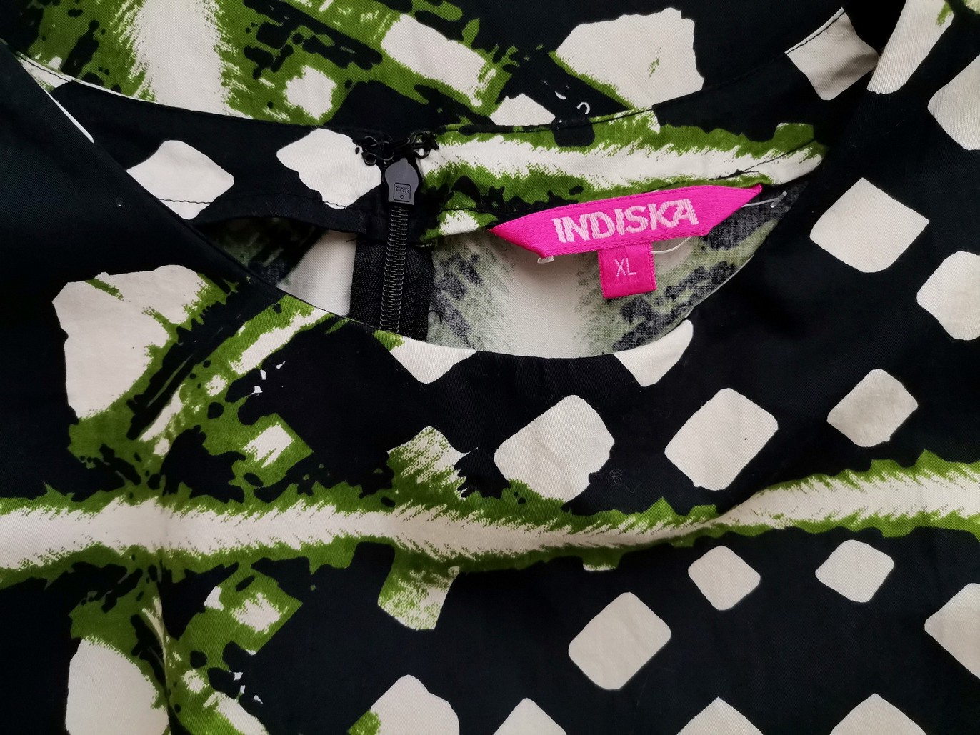 Indiska Rozmiar XL Kolor Czarny Crew Neck Sukienka Prostokątna Krótki rękaw Midi Materiał Bawełna 100%