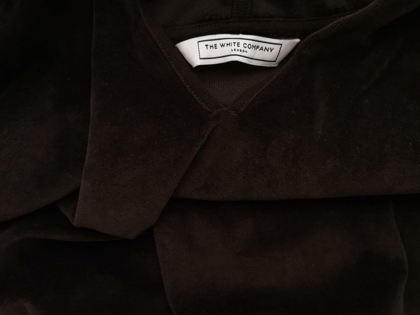 The White Company Rozmiar XL Kolor Brązowy W serek Sukienka Sweterkowa Długi rękaw Długa Materiał Bawełna The White Company Rozmiar XL Kolor Brązowy W serek Sukienka Sweterkowa Długi rękaw Długa Materiał Bawełna