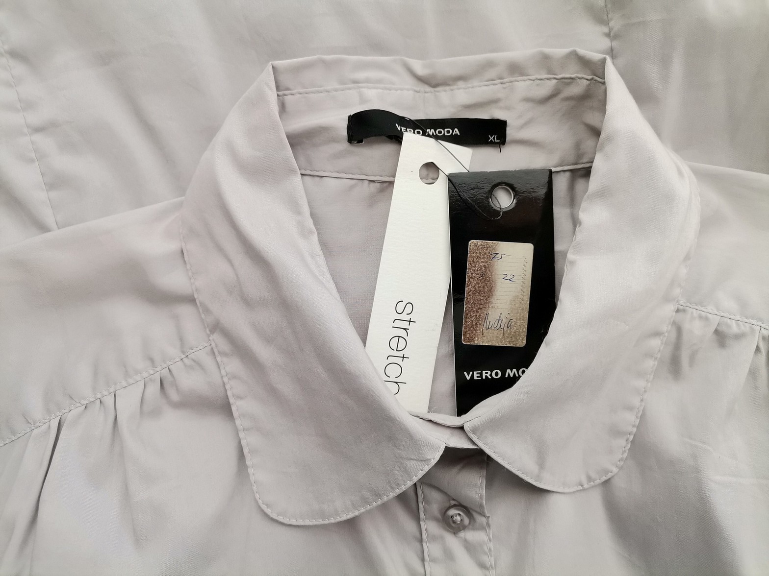 IMG_20220603_143127.jpg Vero moda Rozmiar XL Kolor Szary Kołnierz Bluzka Zapinana Krótki rękaw Materiał Bawełna