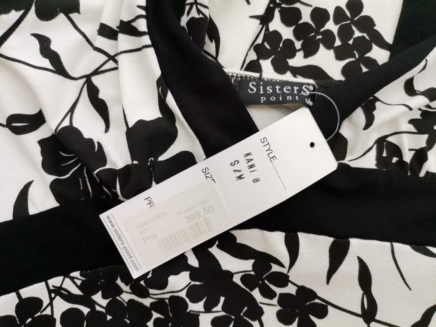 Sisters point Rozmiar S/M Kolor Biały Halter Sukienka Letnia Bezrękawnik Midi Materiał Wiskoza Sisters point Rozmiar S/M Kolor Biały Halter Sukienka Letnia Bezrękawnik Midi Materiał Wiskoza