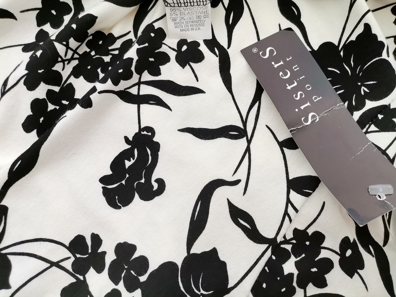 Sisters point Rozmiar S/M Kolor Biały Halter Sukienka Letnia Bezrękawnik Midi Materiał Wiskoza Sisters point Rozmiar S/M Kolor Biały Halter Sukienka Letnia Bezrękawnik Midi Materiał Wiskoza