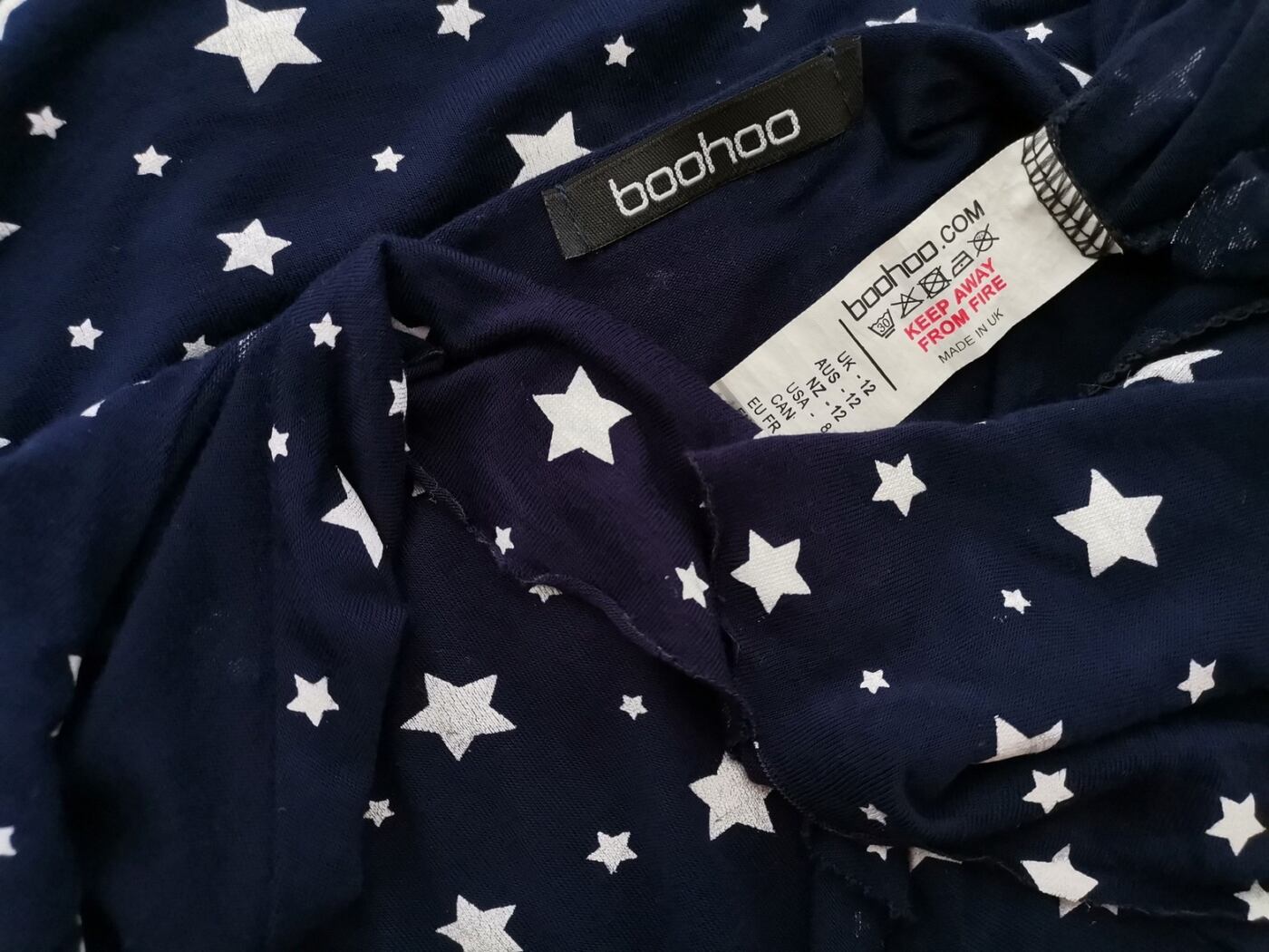 Boohoo Rozmiar 38 Kolor Granatowy W serek Sukienka Zawijana Krótki rękaw Krótka Materiał Wiskoza Boohoo Rozmiar 38 Kolor Granatowy W serek Sukienka Zawijana Krótki rękaw Krótka Materiał Wiskoza