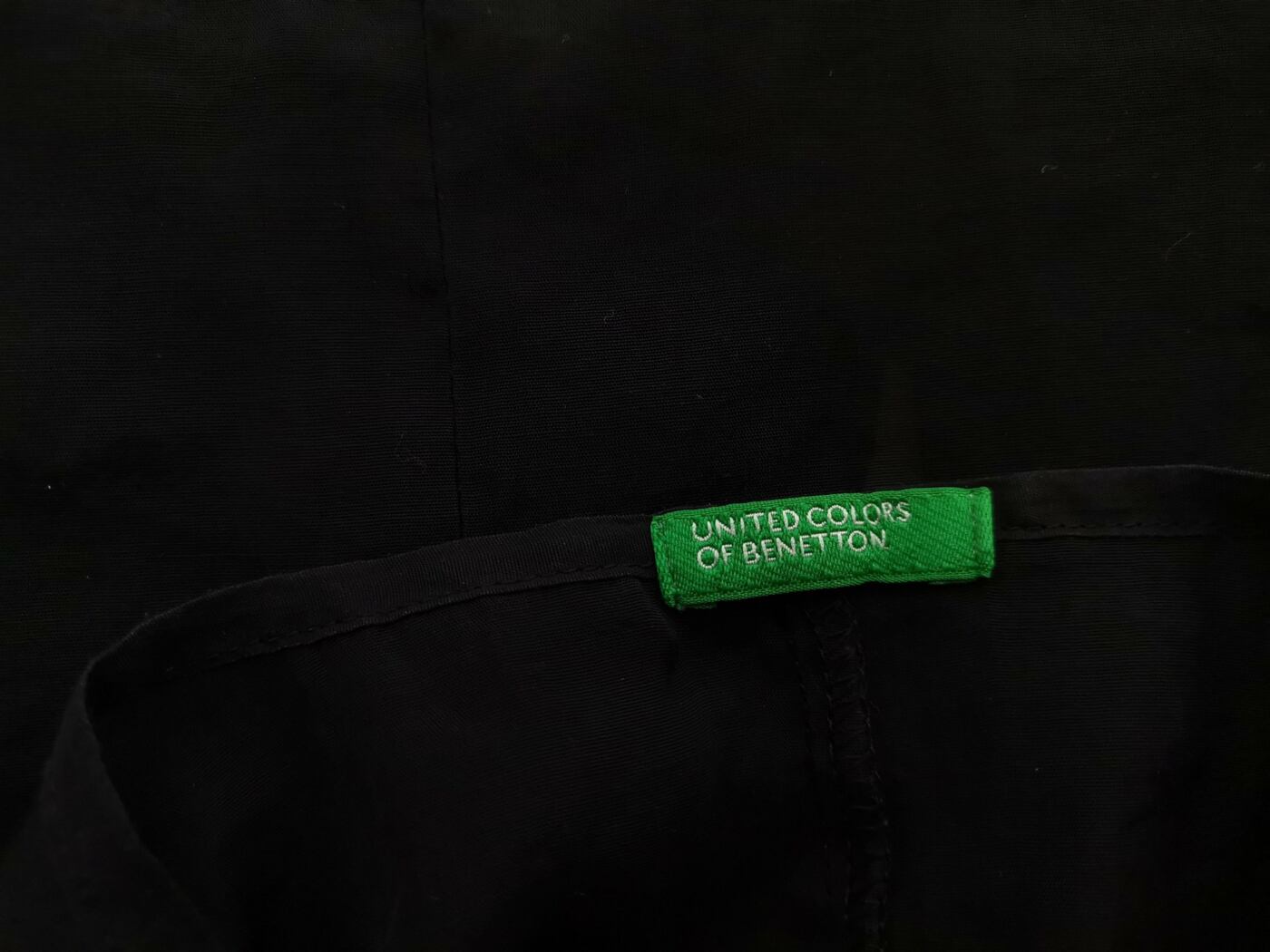 United colors benetton Rozmiar 38/40 Kolor Czarny W serek Bluzka Zawijana Bezrękawnik