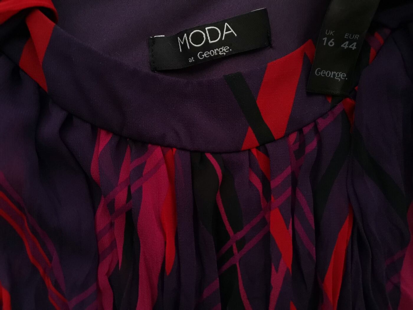 Moda at George Rozmiar 16 (44) Kolor Fioletowy Okrągły dekolt Sukienka Letnia Bezrękawnik Midi Moda at George Rozmiar 16 (44) Kolor Fioletowy Okrągły dekolt Sukienka Letnia Bezrękawnik Midi