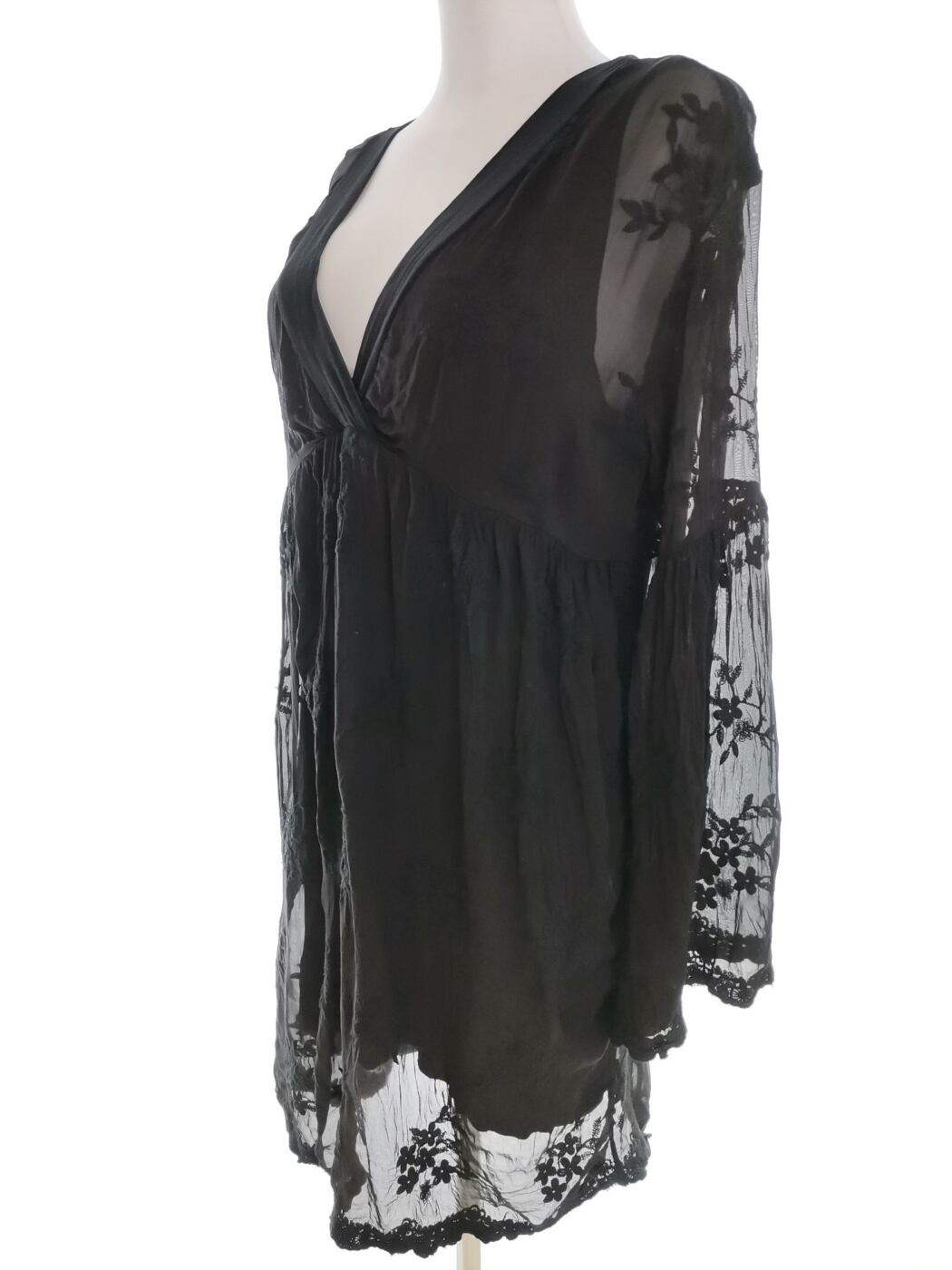 Italy Rozmiar ONE SIZE (42) Kolor Czarny W serek Sukienka Prostokątna Długi rękaw Do Kolan Materiał Wiskoza Italy Rozmiar ONE SIZE (42) Kolor Czarny W serek Sukienka Prostokątna Długi rękaw Do Kolan Materiał Wiskoza
