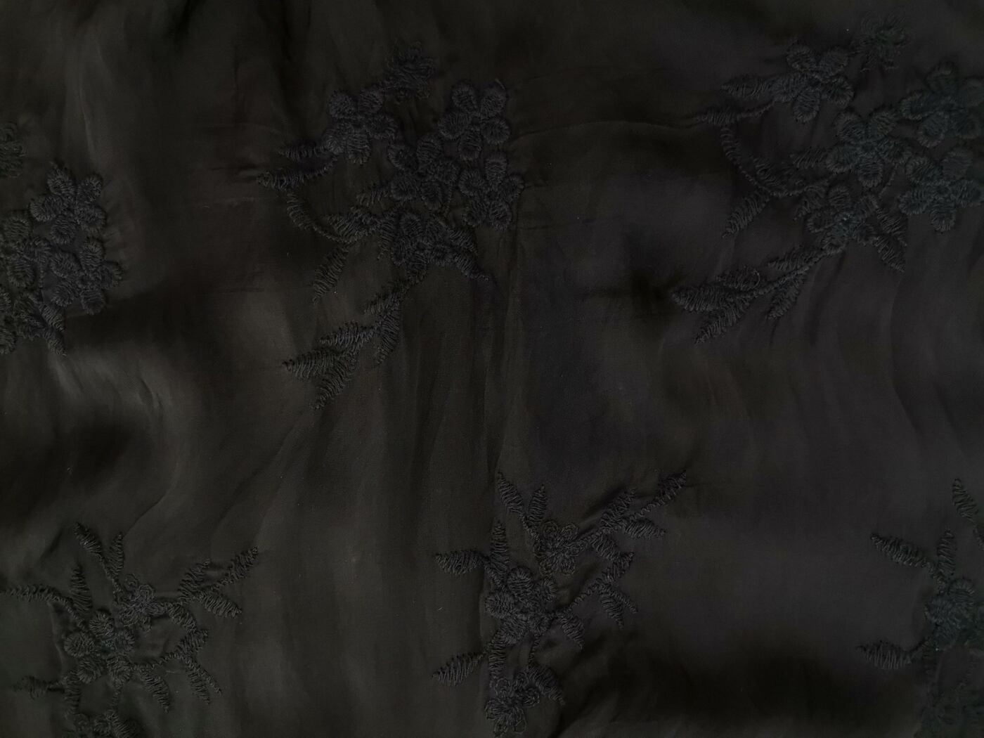 Italy Rozmiar ONE SIZE (42) Kolor Czarny W serek Sukienka Prostokątna Długi rękaw Do Kolan Materiał Wiskoza Italy Rozmiar ONE SIZE (42) Kolor Czarny W serek Sukienka Prostokątna Długi rękaw Do Kolan Materiał Wiskoza