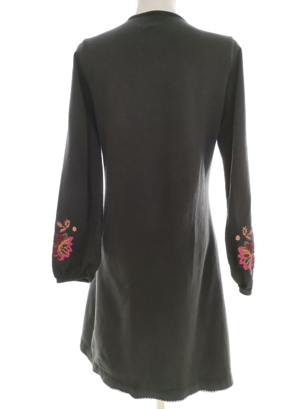 Deerberg Rozmiar S Kolor Czarny Split Crew Neck Sukienka Prostokątna Długi rękaw Do Kolan Materiał Bawełna 100% Deerberg Rozmiar S Kolor Czarny Split Crew Neck Sukienka Prostokątna Długi rękaw Do Kolan Materiał Bawełna 100%