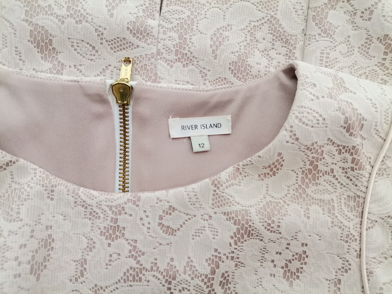River island Rozmiar 12 (38) Kolor Kremowy Okrągły dekolt Sukienka Sheath Krótki rękaw Midi