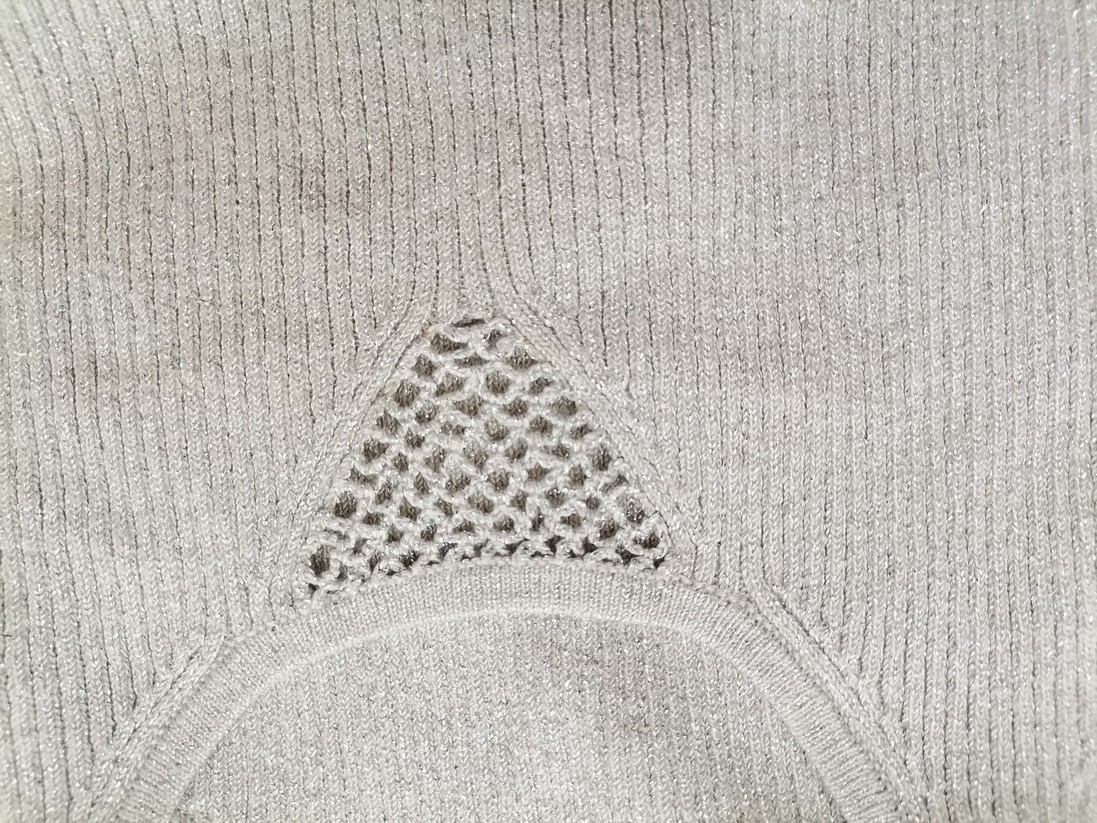 IMG_20220622_142834.jpg AX Armani Exchange Rozmiar XS Kolor Szary Dekolt U Bluzka Bezrękawnik Materiał Rayon