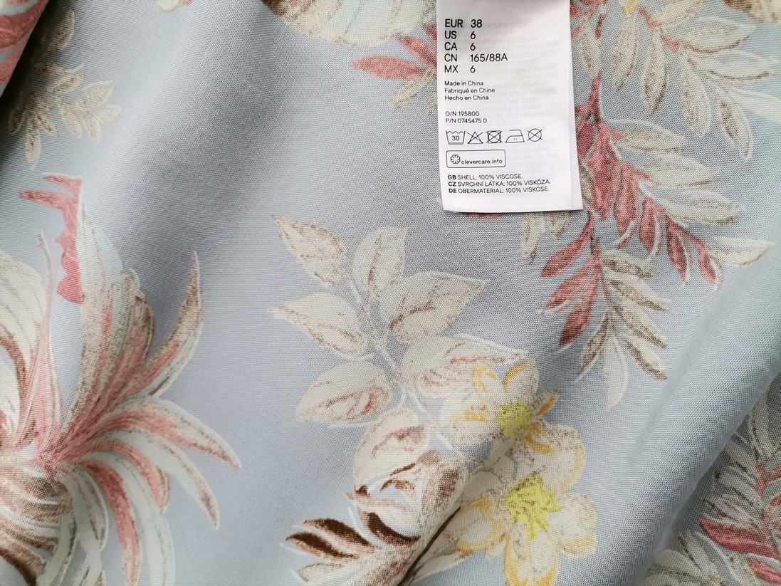 H&m Rozmiar 38 Kolor Niebieski W serek Sukienka Prostokątna Krótki rękaw Do Kolan Materiał Wiskoza 100% H&m Rozmiar 38 Kolor Niebieski W serek Sukienka Prostokątna Krótki rękaw Do Kolan Materiał Wiskoza 100%