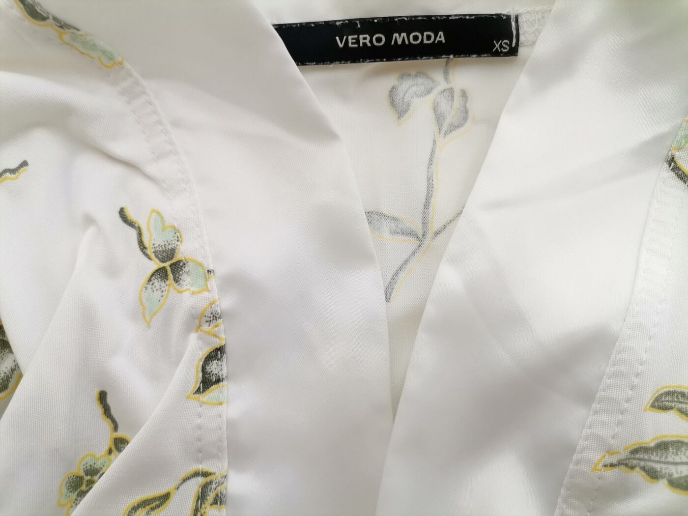 IMG_20220623_140059.jpg Vero moda Rozmiar XS Kolor Biały W serek Bluzka Krótki rękaw