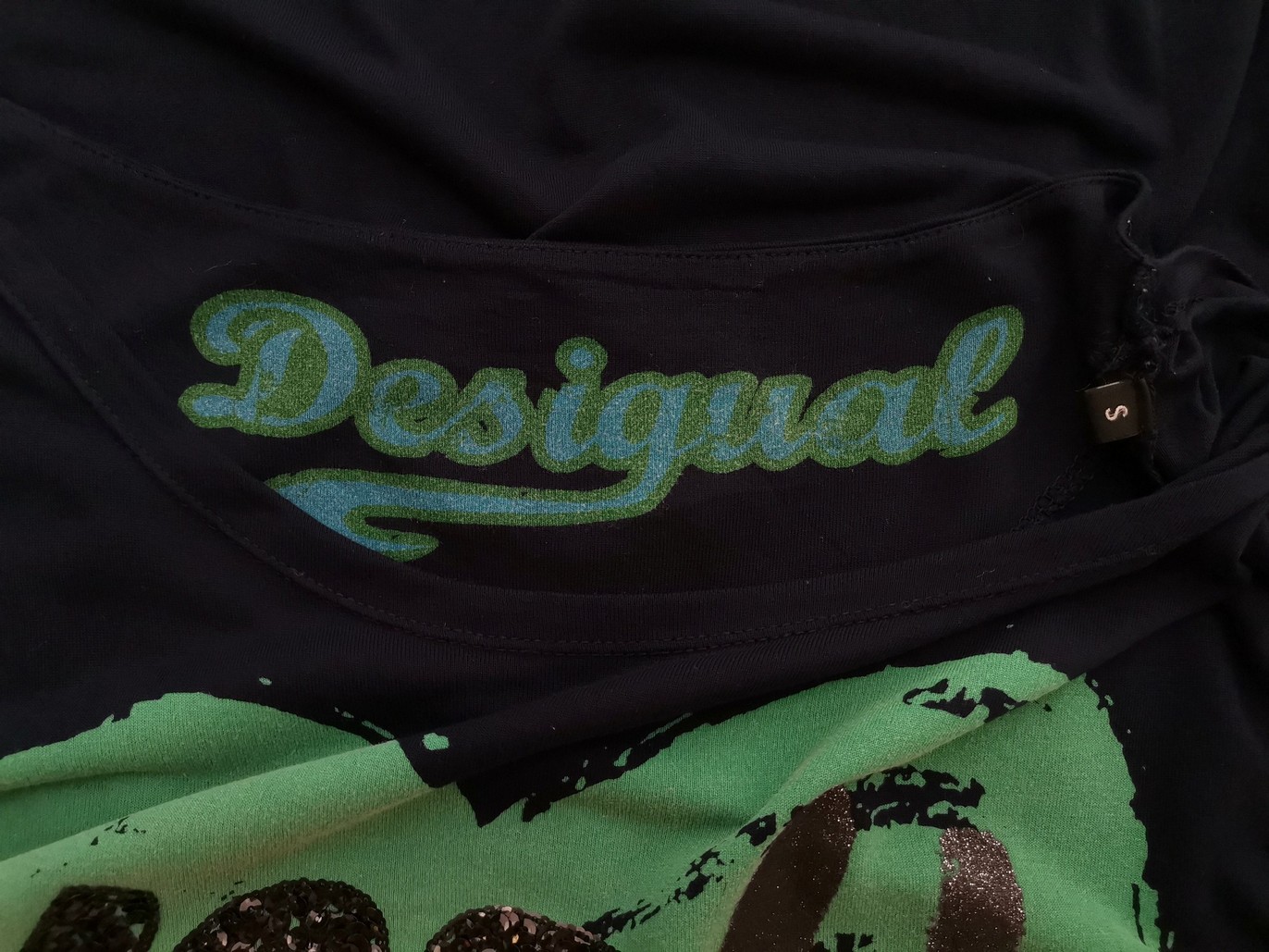 IMG_20220624_120741.jpg DESIGUAL Rozmiar S Kolor Granatowy Okrągły dekolt Bluzka Krótki rękaw