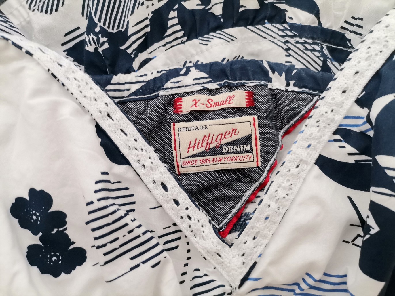IMG_20220624_140541.jpg Hilfiger denim Rozmiar XS Kolor Biały W serek Bluzka Bezrękawnik Materiał Bawełna 100%