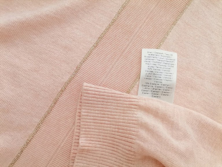 Culture Rozmiar XL Kolor Pudrowy Róż W serek Sweter Długi rękaw Materiał Wiskoza Cienka dzianina
