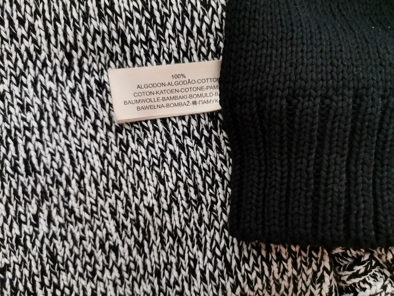 IMG_20220628_140912.jpg Massimo dutti Rozmiar M Kolor Czarny Okrągły dekolt Kardigan Zapinany Rękaw 3/4 Materiał Bawełna 100% Cienka dzianina