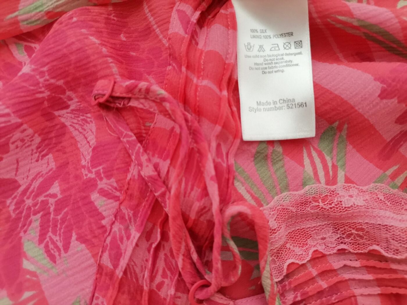 Monsoon Rozmiar 42/44 Kolor Różowy Roślinny Liście Dekolt Serce Tunika Bluzka Bezrękawnik Materiał Jedwab 100% Monsoon Rozmiar 42/44 Kolor Różowy Roślinny Liście Dekolt Serce Tunika Bluzka Bezrękawnik Materiał Jedwab 100%