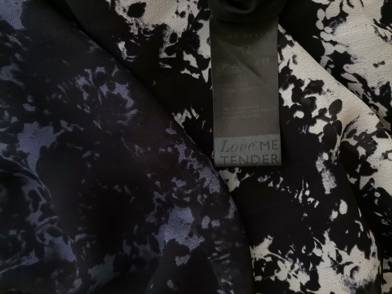 Mint Velvet Rozmiar 12 (40) Kolor Czarny Okrągły dekolt Sukienka Sheath Bezrękawnik Do Kolan Materiał Wiskoza 100% Mint Velvet Rozmiar 12 (40) Kolor Czarny Okrągły dekolt Sukienka Sheath Bezrękawnik Do Kolan Materiał Wiskoza 100%