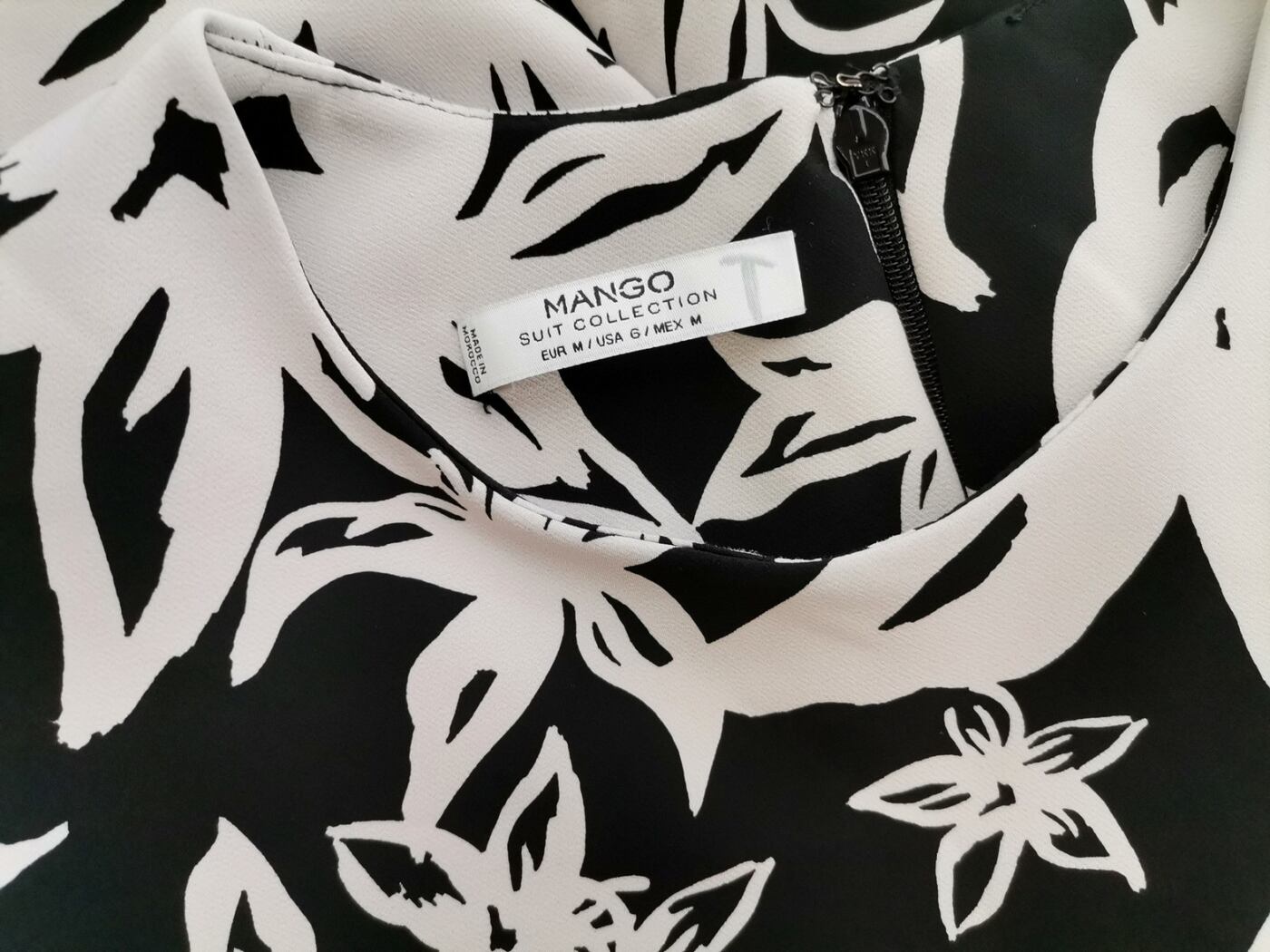 Mango Rozmiar M Kolor Czarny Okrągły dekolt Sukienka Sheath Rękaw 3/4 Do Kolan Mango Rozmiar M Kolor Czarny Okrągły dekolt Sukienka Sheath Rękaw 3/4 Do Kolan
