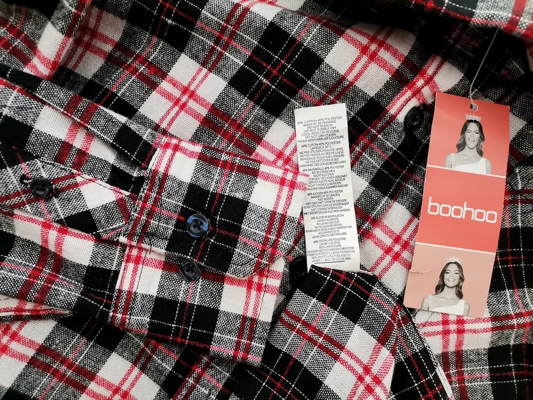 Boohoo Rozmiar 10 (38) Kolor Czarny Krata Kołnierz Tunika Zapinana Bluzka Długi rękaw Materiał Bawełna Boohoo Rozmiar 10 (38) Kolor Czarny Krata Kołnierz Tunika Zapinana Bluzka Długi rękaw Materiał Bawełna