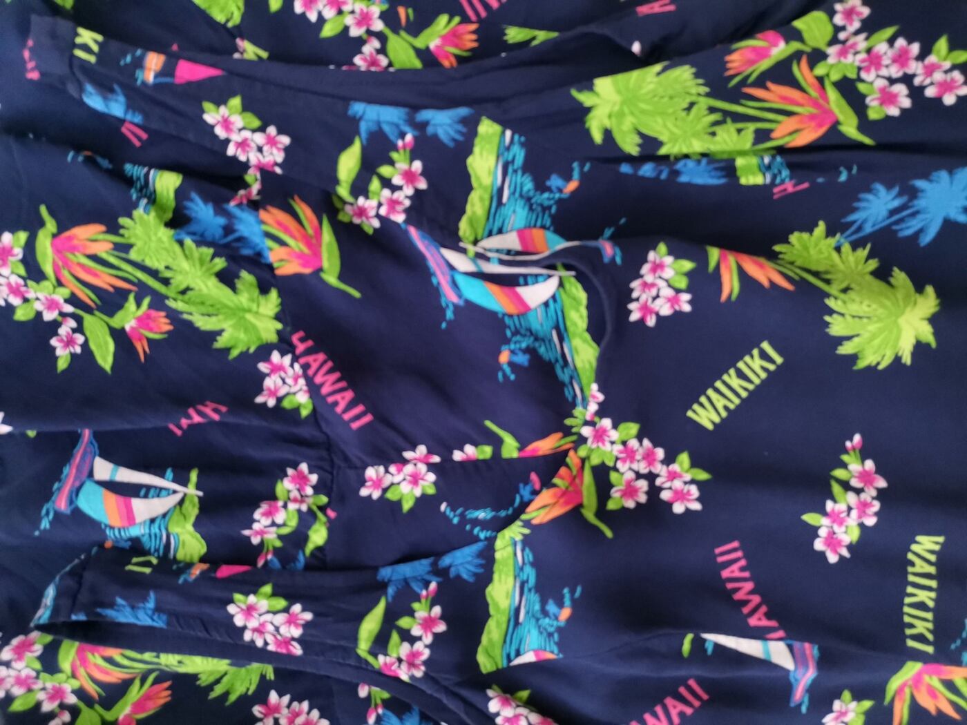Hollister Rozmiar XS Kolor Granatowy Dekolt U Sukienka Mini Bezrękawnik Krótka Materiał Wiskoza 100% Hollister Rozmiar XS Kolor Granatowy Dekolt U Sukienka Mini Bezrękawnik Krótka Materiał Wiskoza 100%