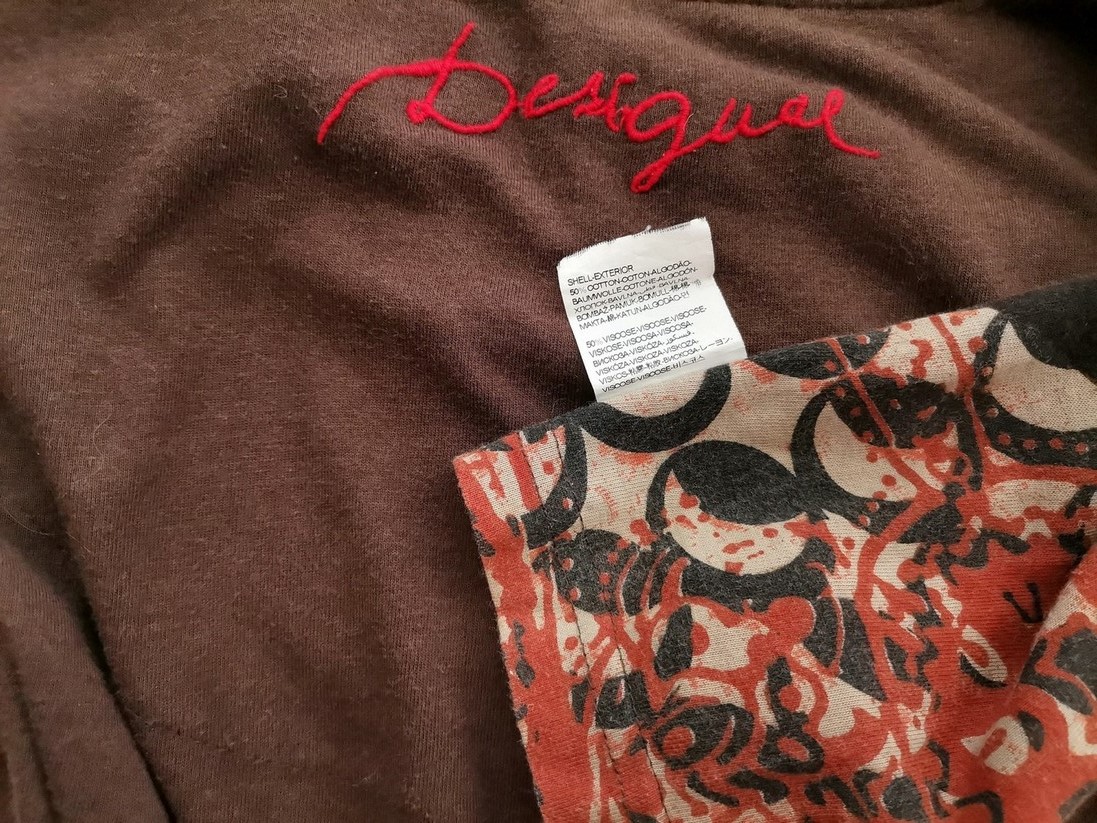 DESIGUAL Rozmiar S Kolor Brązowy Okrągły dekolt Sukienka Sheath Długi rękaw Do Kolan Materiał Bawełna DESIGUAL Rozmiar S Kolor Brązowy Okrągły dekolt Sukienka Sheath Długi rękaw Do Kolan Materiał Bawełna