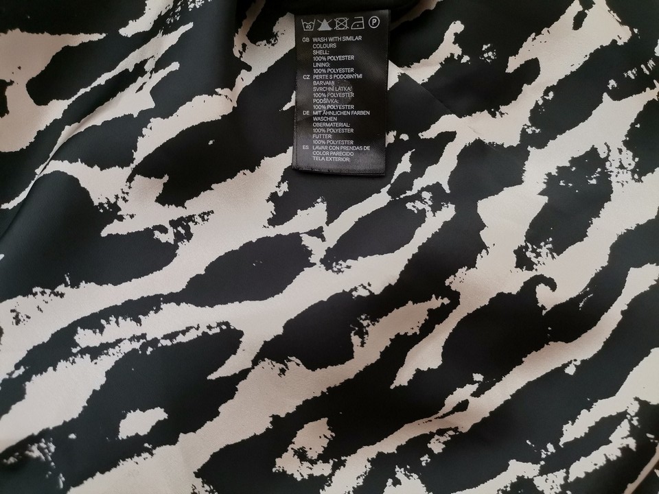 H&m Rozmiar 36 Kolor Czarny Drapowany dekolt Sukienka Prostokątna Krótki rękaw Do Kolan H&m Rozmiar 36 Kolor Czarny Drapowany dekolt Sukienka Prostokątna Krótki rękaw Do Kolan