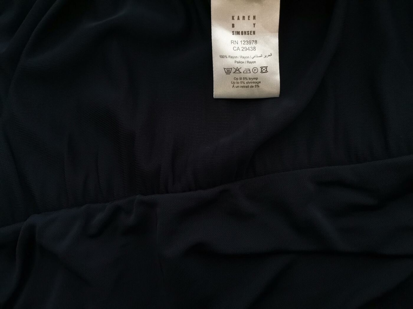 Karen by Simonsen Rozmiar M Kolor Granatowy Okrągły dekolt Sukienka Blouson Długi rękaw Midi Materiał Rayon 100% Karen by Simonsen Rozmiar M Kolor Granatowy Okrągły dekolt Sukienka Blouson Długi rękaw Midi Materiał Rayon 100%