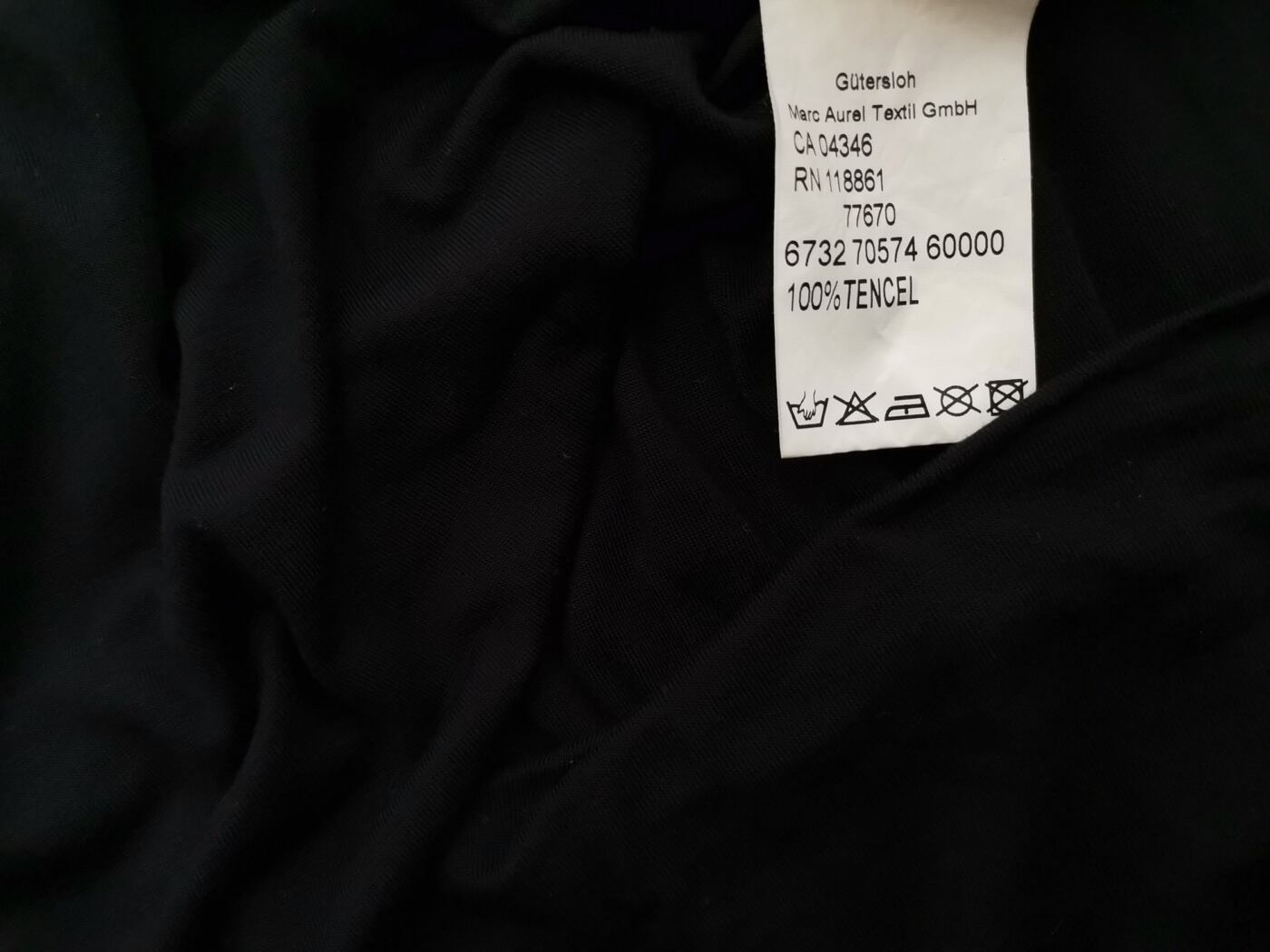 Marc Aurel Rozmiar 44 Kolor Czarny W serek Sukienka Maxi Krótki rękaw Długa Materiał Tencel 100% Marc Aurel Rozmiar 44 Kolor Czarny W serek Sukienka Maxi Krótki rękaw Długa Materiał Tencel 100%