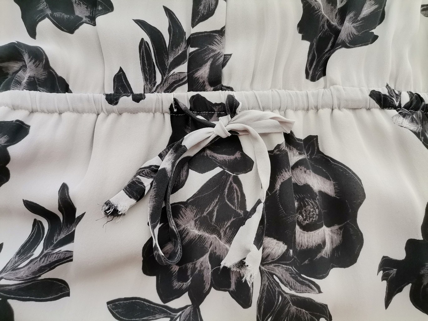 BABATON Rozmiar XS Kolor Szary Split Crew Neck Sukienka Koszulowa Bezrękawnik Krótka Materiał Jedwab 100% BABATON Rozmiar XS Kolor Szary Split Crew Neck Sukienka Koszulowa Bezrękawnik Krótka Materiał Jedwab 100%