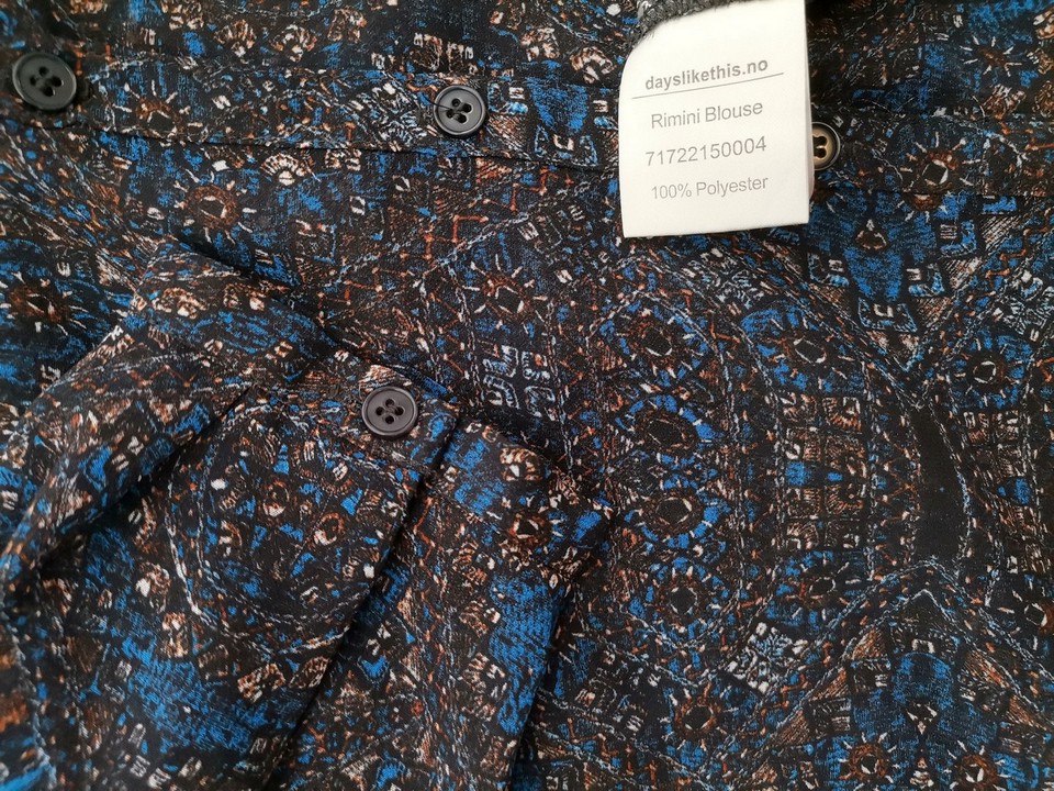 IMG_20220712_122850.jpg DAYS LIKE THIS Rozmiar M Kolor Czarny Damask Paisley Split Crew Neck Bluzka Długi rękaw