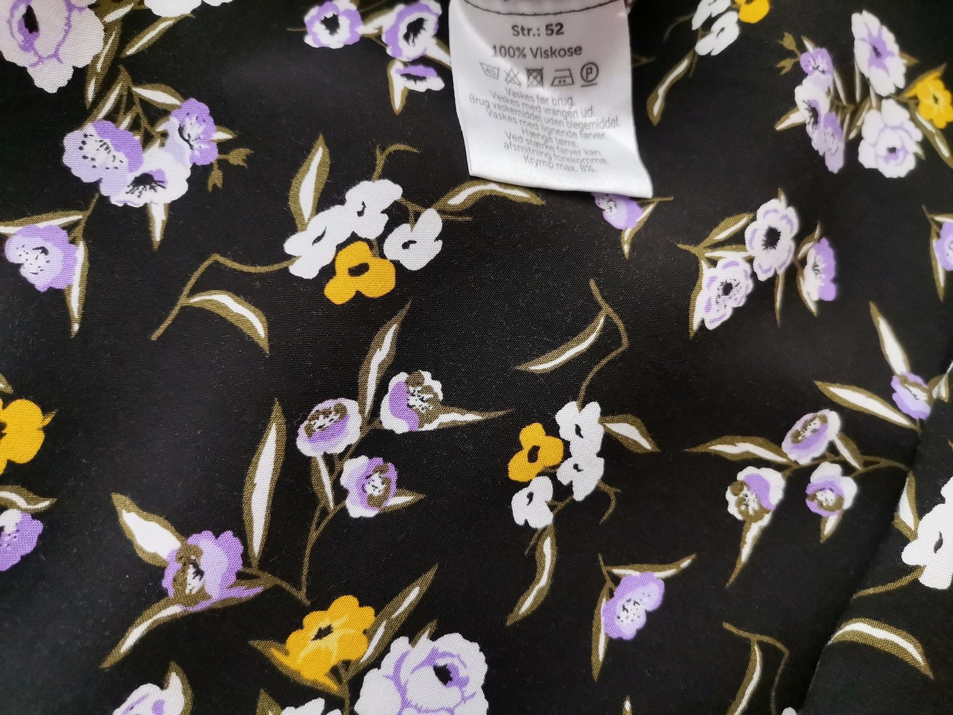 IMG_20220712_135459.jpg VRS woman Rozmiar 52 Kolor Czarny Keyhole Crew Neck Bluzka Długi rękaw Materiał Wiskoza 100%