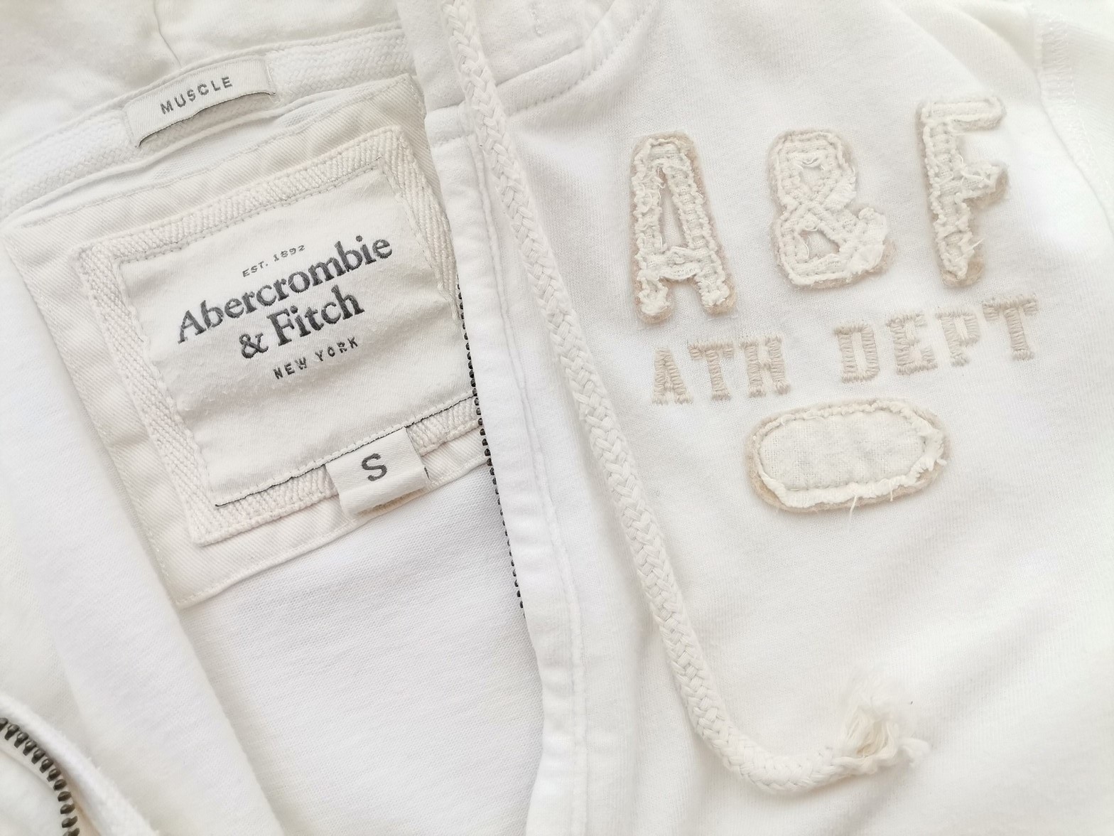 IMG_20220714_113008.jpg ABERCROMBIE & FITCH Rozmiar S Kolor Biały Męski Sweter Rozpinany Długi rękaw Materiał Bawełna 100%
