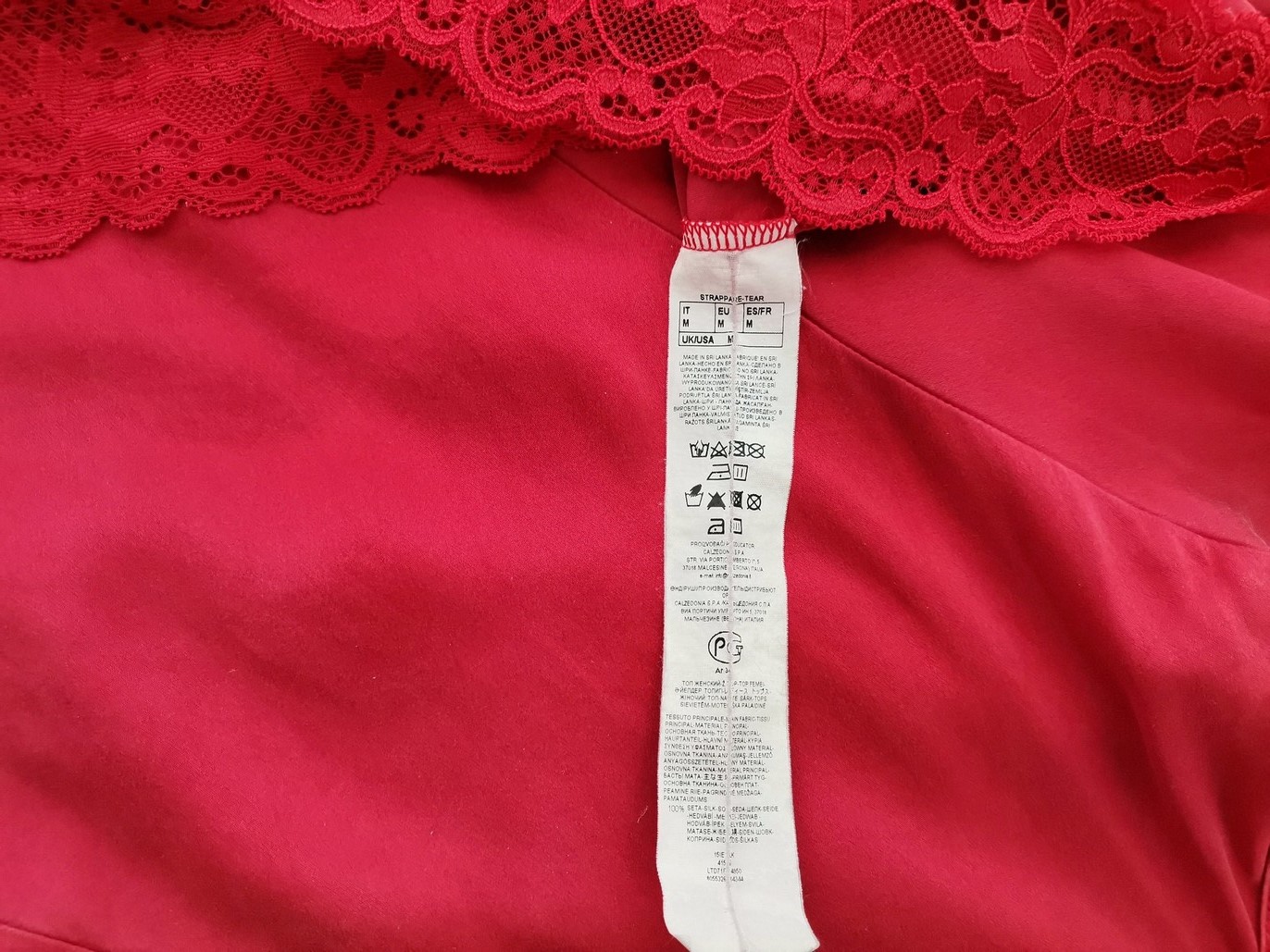 Intimissimi Rozmiar M Kolor Czerwony W serek Tunika Bluzka Bezrękawnik Materiał Jedwab 100% Intimissimi Rozmiar M Kolor Czerwony W serek Tunika Bluzka Bezrękawnik Materiał Jedwab 100%
