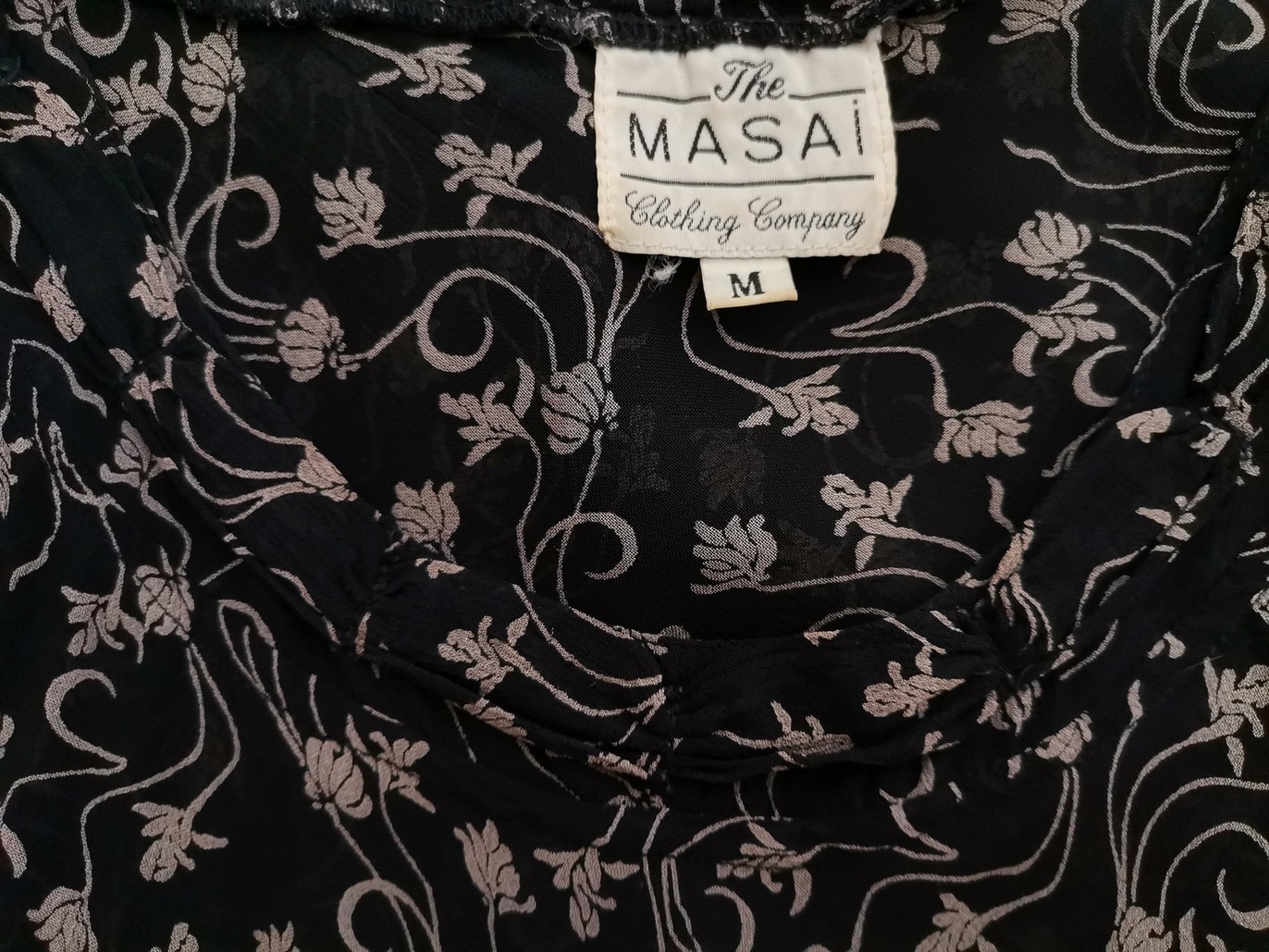The Masai Rozmiar M Kolor Czarny Roślinny Liście Okrągły dekolt Tunika Bluzka Krótki rękaw The Masai Rozmiar M Kolor Czarny Roślinny Liście Okrągły dekolt Tunika Bluzka Krótki rękaw