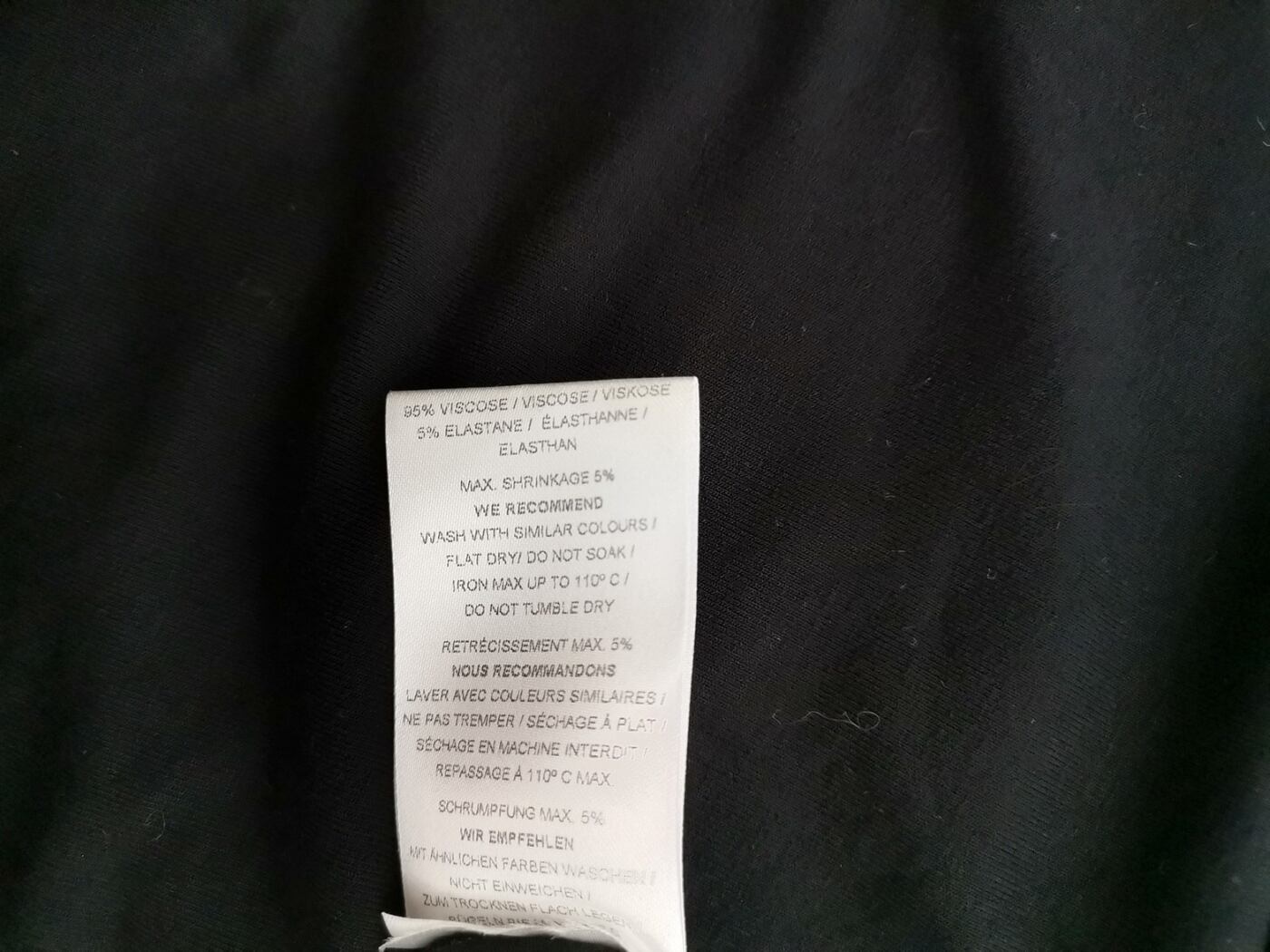Ganni Rozmiar L Kolor Czarny Okrągły dekolt Sukienka Prostokątna Długi rękaw Midi Materiał Wiskoza Ganni Rozmiar L Kolor Czarny Okrągły dekolt Sukienka Prostokątna Długi rękaw Midi Materiał Wiskoza