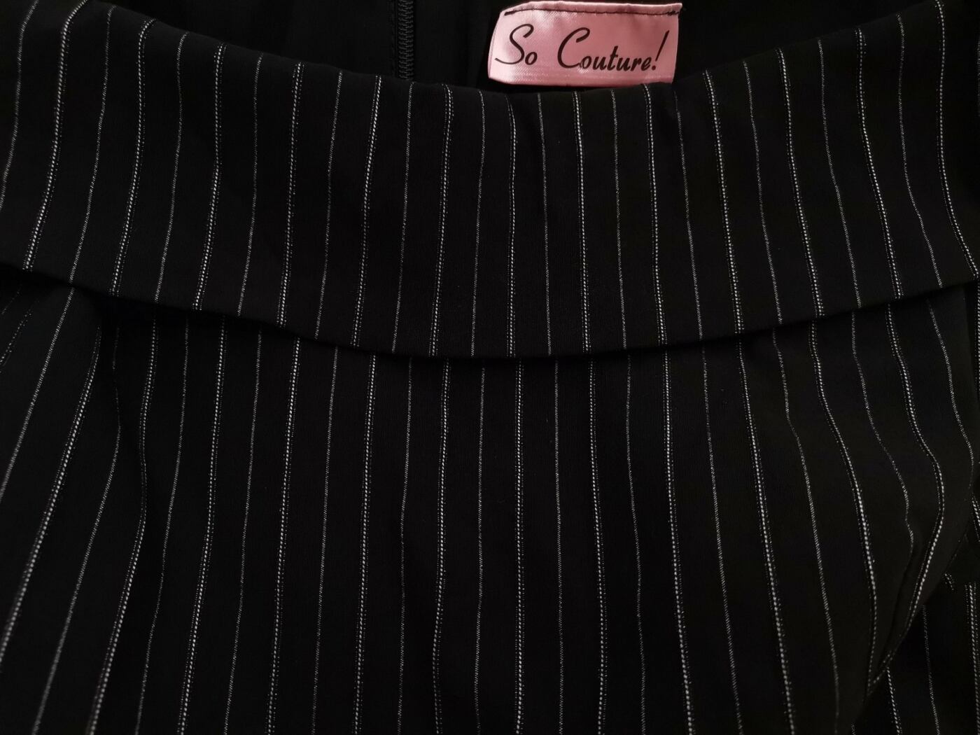 So Couture! Rozmiar 12 (40) Kolor Czarny Pasy Odkryte Ramiona Sukienka Ołówkowa Krótki rękaw Midi Materiał Wiskoza So Couture! Rozmiar 12 (40) Kolor Czarny Pasy Odkryte Ramiona Sukienka Ołówkowa Krótki rękaw Midi Materiał Wiskoza