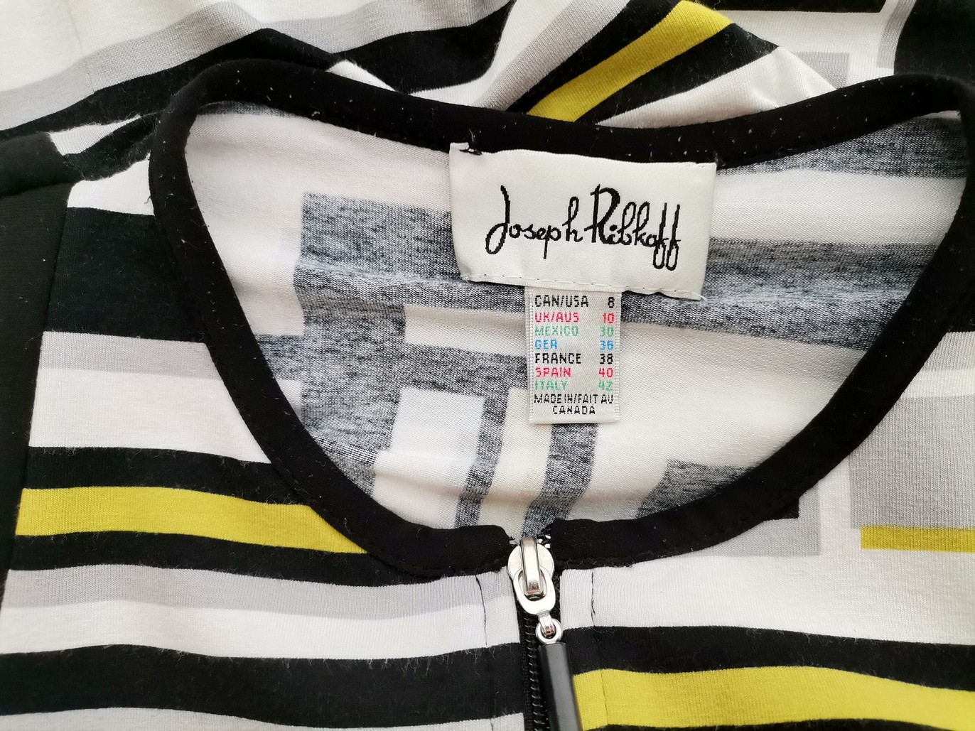 IMG_20220727_144521.jpg Joseph Ribkoff Rozmiar 8 (36) Kolor Czarny Geometryczny Crew Neck Bluzka na suwak Rękaw 3/4