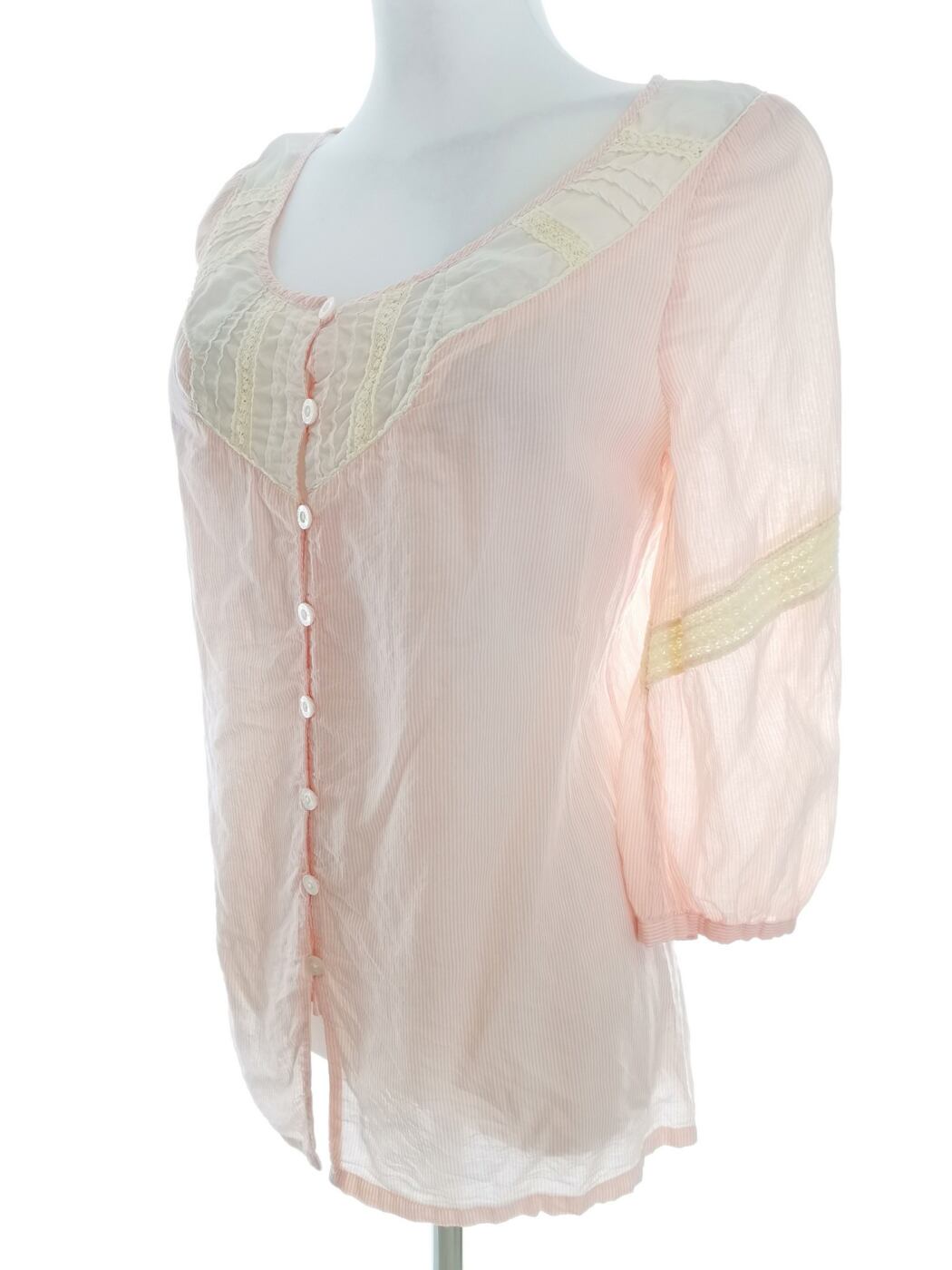 IMG_20220802_112842.jpg Juicy couture Rozmiar 4 (38) Kolor Różowy Pasy Okrągły dekolt Bluzka Zapinana Rękaw 3/4