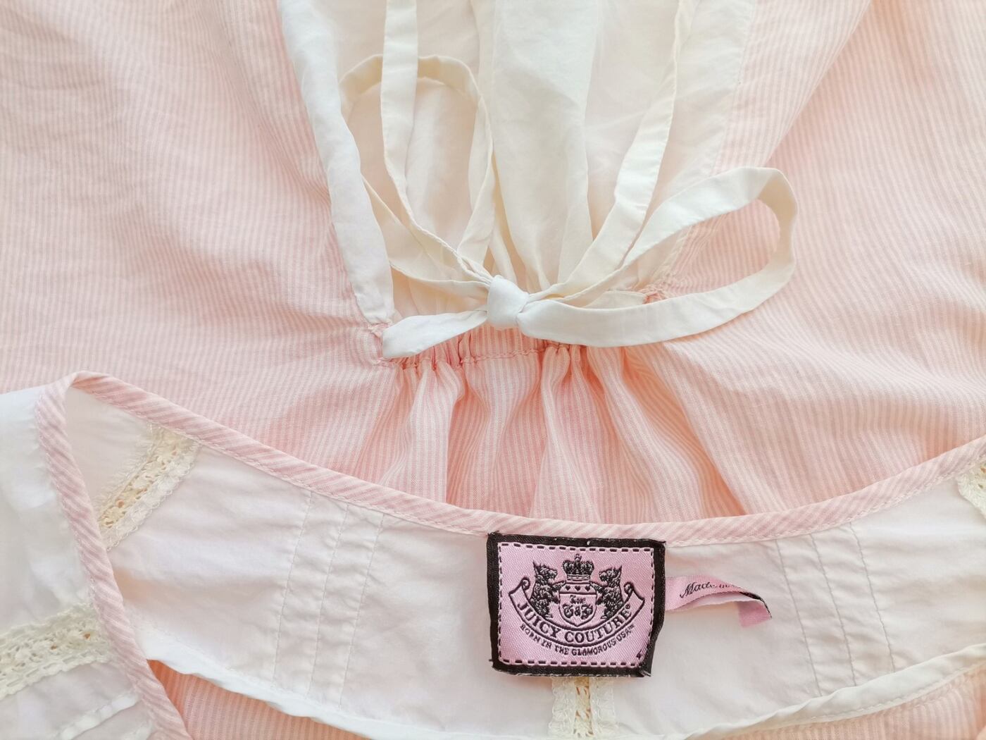 IMG_20220802_112901.jpg Juicy couture Rozmiar 4 (38) Kolor Różowy Pasy Okrągły dekolt Bluzka Zapinana Rękaw 3/4