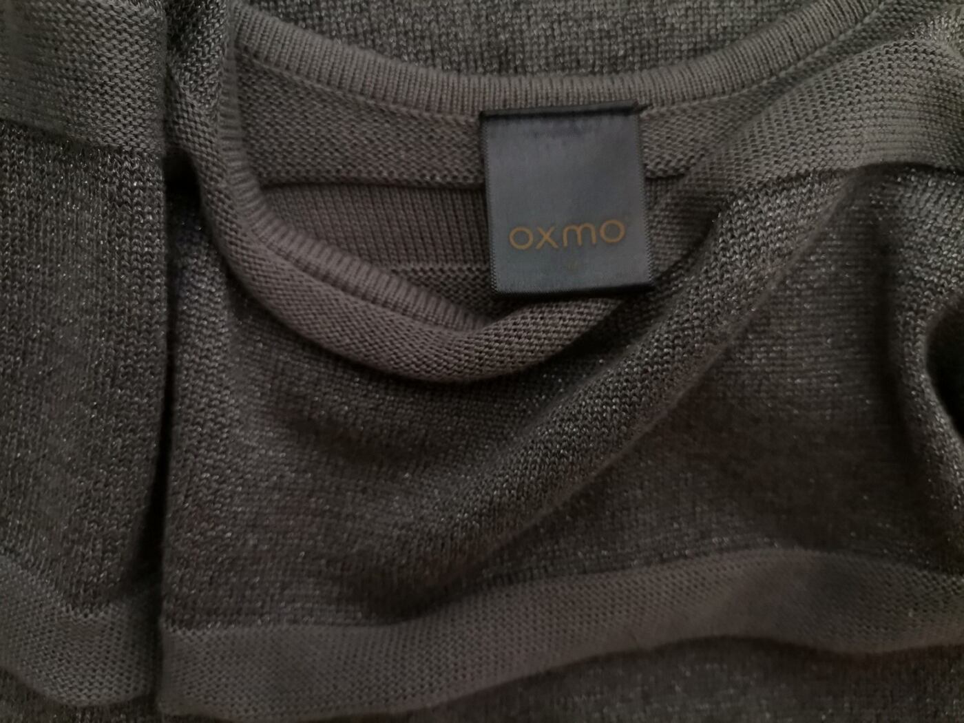 Oxmo Rozmiar M Kolor Szary Pasy W łódkę Sukienka Sweterkowa Rękaw 3/4 Midi Materiał Wiskoza Oxmo Rozmiar M Kolor Szary Pasy W łódkę Sukienka Sweterkowa Rękaw 3/4 Midi Materiał Wiskoza