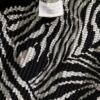 KRISS Rozmiar M/L Kolor Czarny Panterka Split Crew Neck Bluzka Krótki rękaw