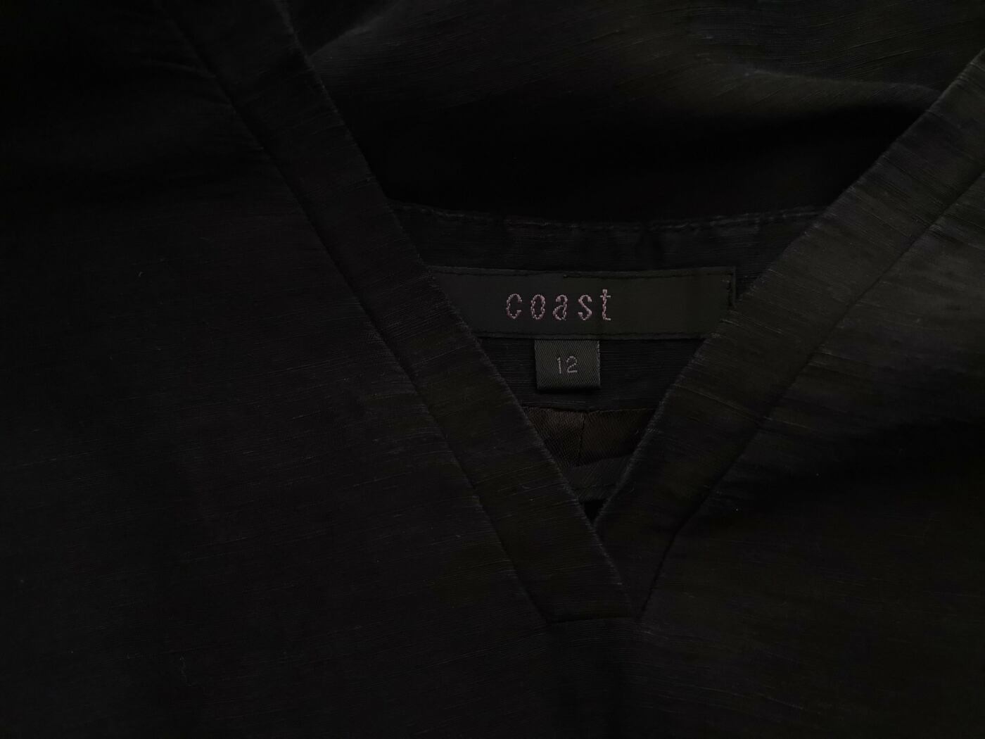 Coast Rozmiar 12 (40) Kolor Czarny Split Crew Neck Sukienka Prostokątna Krótki rękaw Do Kolan Materiał Len Coast Rozmiar 12 (40) Kolor Czarny Split Crew Neck Sukienka Prostokątna Krótki rękaw Do Kolan Materiał Len
