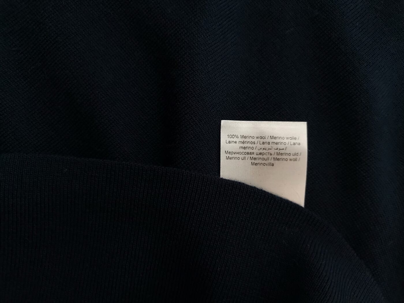 IMG_20220810_114126.jpg Part two Rozmiar S Kolor Granatowy W serek Sweter Długi rękaw Materiał Wełna Merino Cienka dzianina